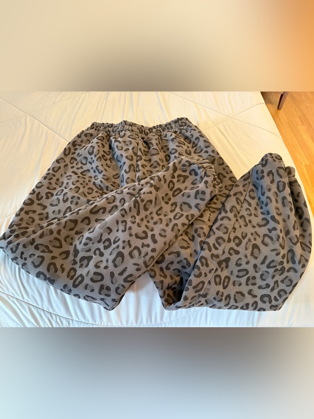 Comfrt Grey Panther Minimalist Sweatpants. Size Medium. Like new - Picture 2 of 5